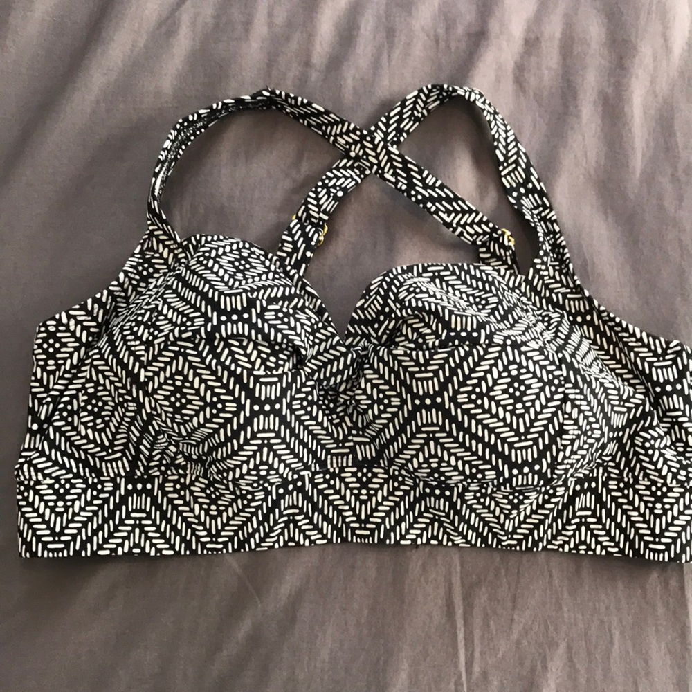 Black and white bikini top
